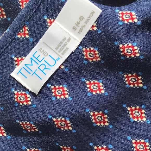 Dresses - Picture 5 of 8